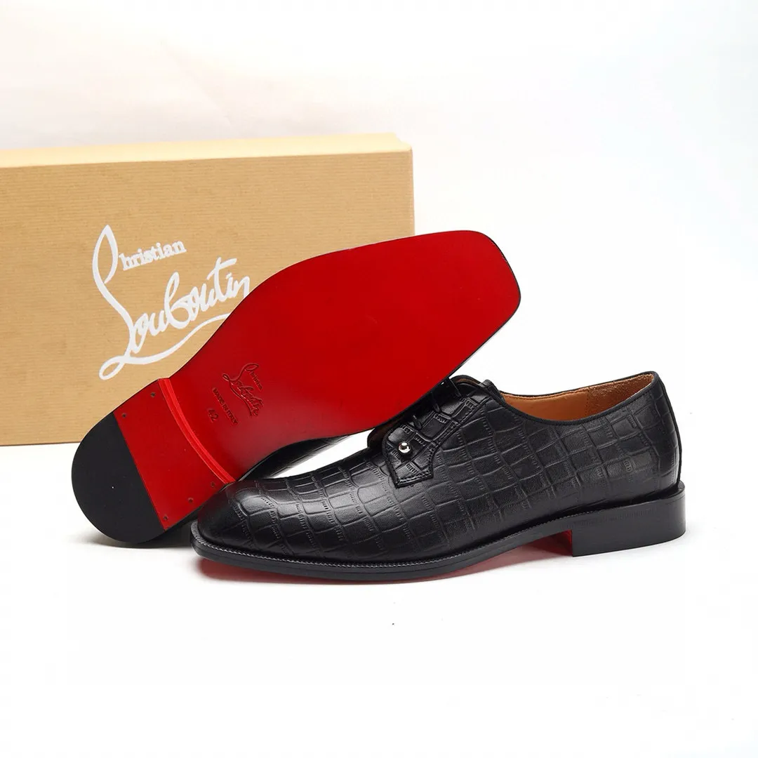 Batch 1,080 yuan 💰••New real shots••CL～High-end men’s 👔casual•loafers with red soles! ••🆑Genuine and top-quality goods from original orders ••✅💯 Purchase goods from top-quality original orders! Original imported patterned cowhide ➕Imported cowhide lining ➕Cowhide feet ➕Original leather outsole~🉑️Feel free to compare the authentic ones! Size: 38-44 (45.46.47 can be customized)